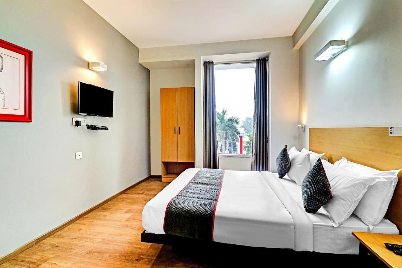 Townhouse Sector 30 Near Botanic Garden Of Indian Republic Hotel Noida Exterior photo