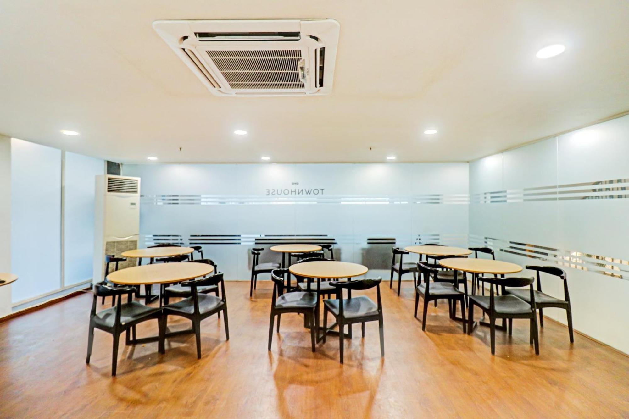 Townhouse Sector 30 Near Botanic Garden Of Indian Republic Hotel Noida Exterior photo