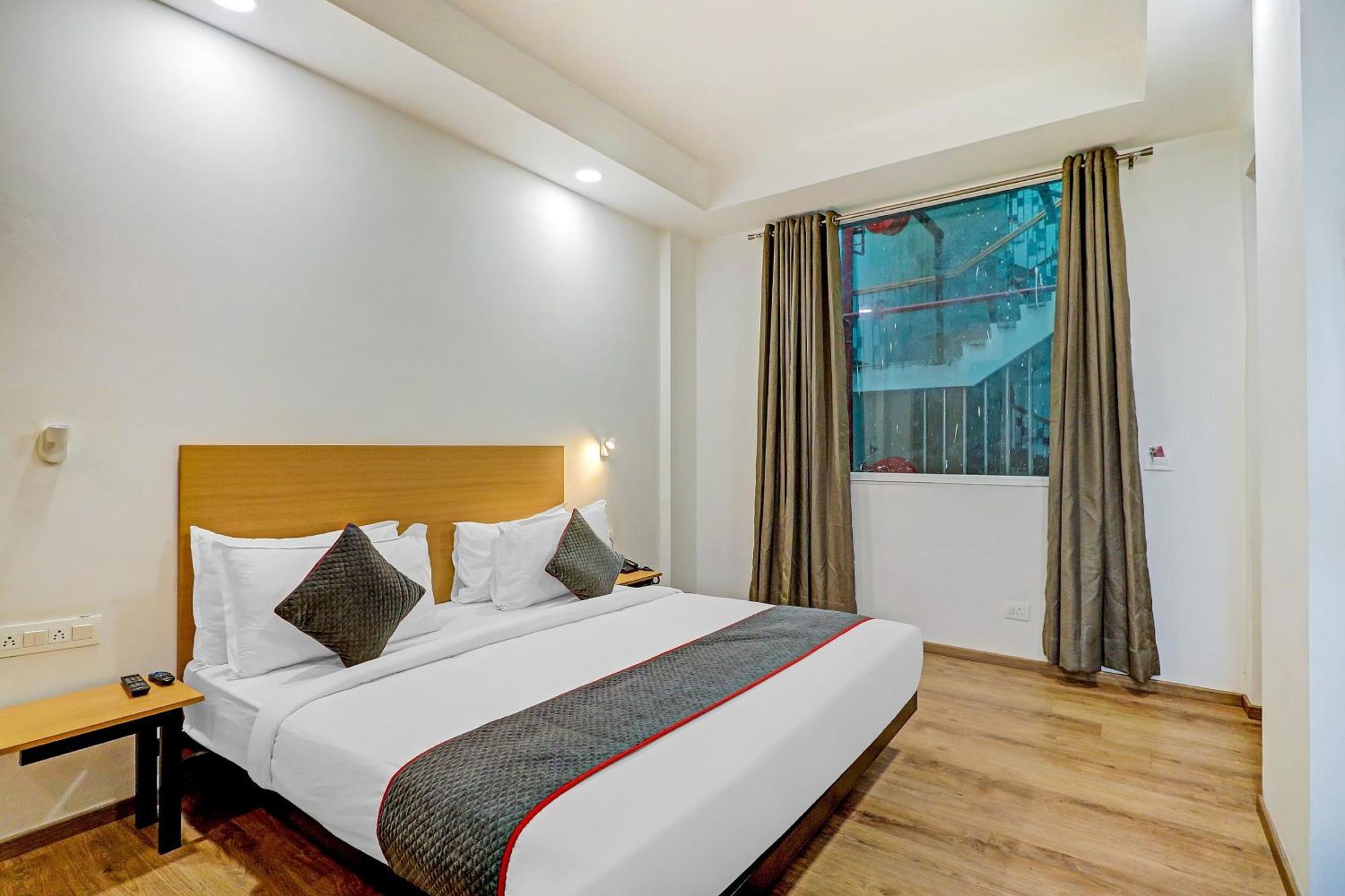 Townhouse Sector 30 Near Botanic Garden Of Indian Republic Hotel Noida Exterior photo