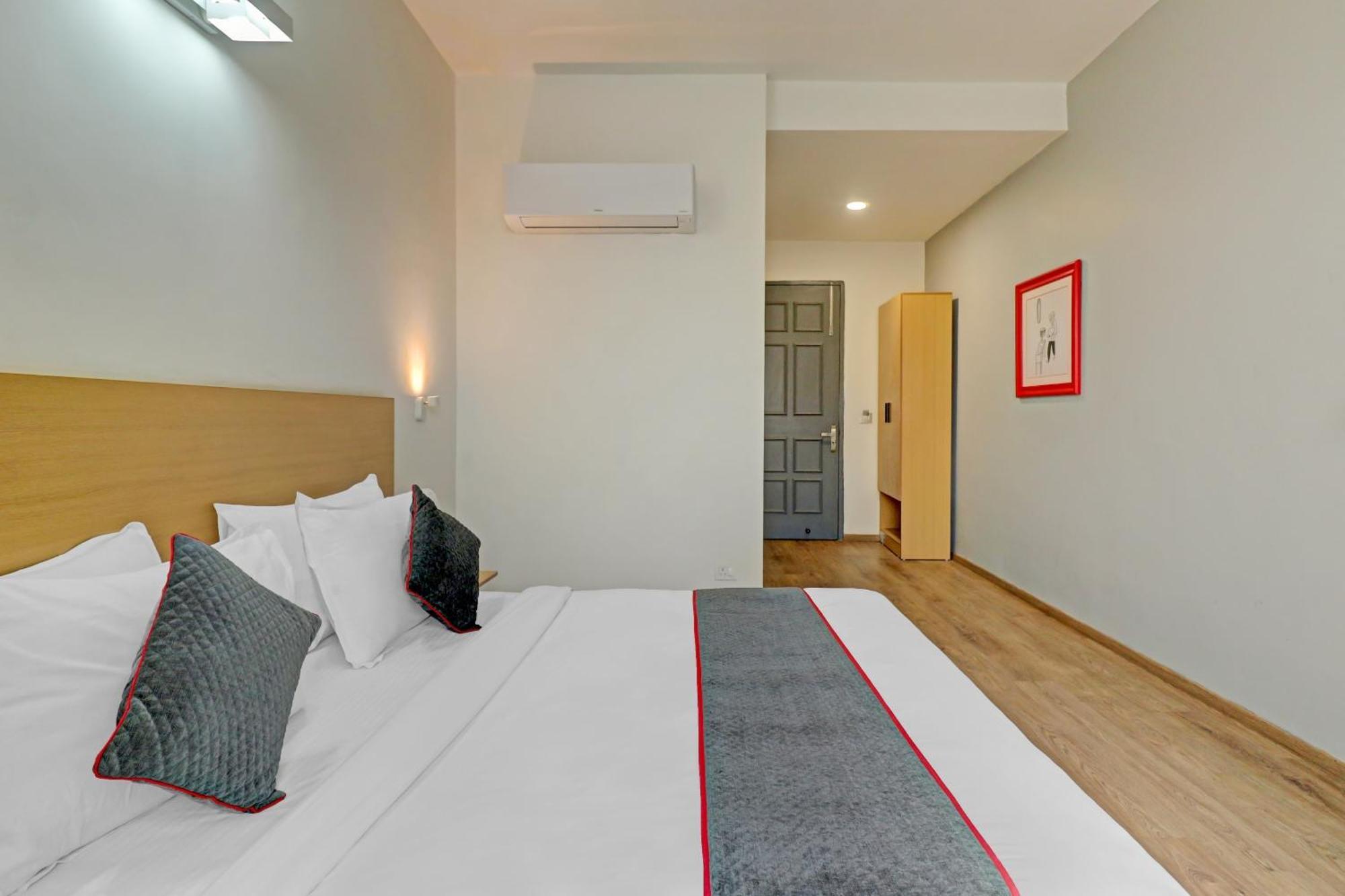 Townhouse Sector 30 Near Botanic Garden Of Indian Republic Hotel Noida Exterior photo