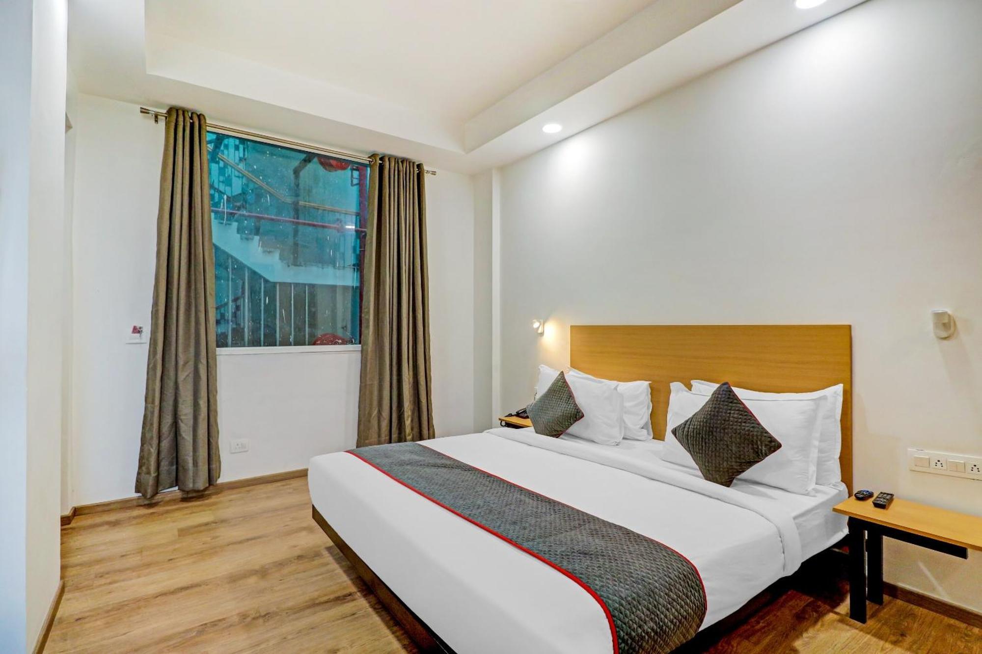 Townhouse Sector 30 Near Botanic Garden Of Indian Republic Hotel Noida Exterior photo