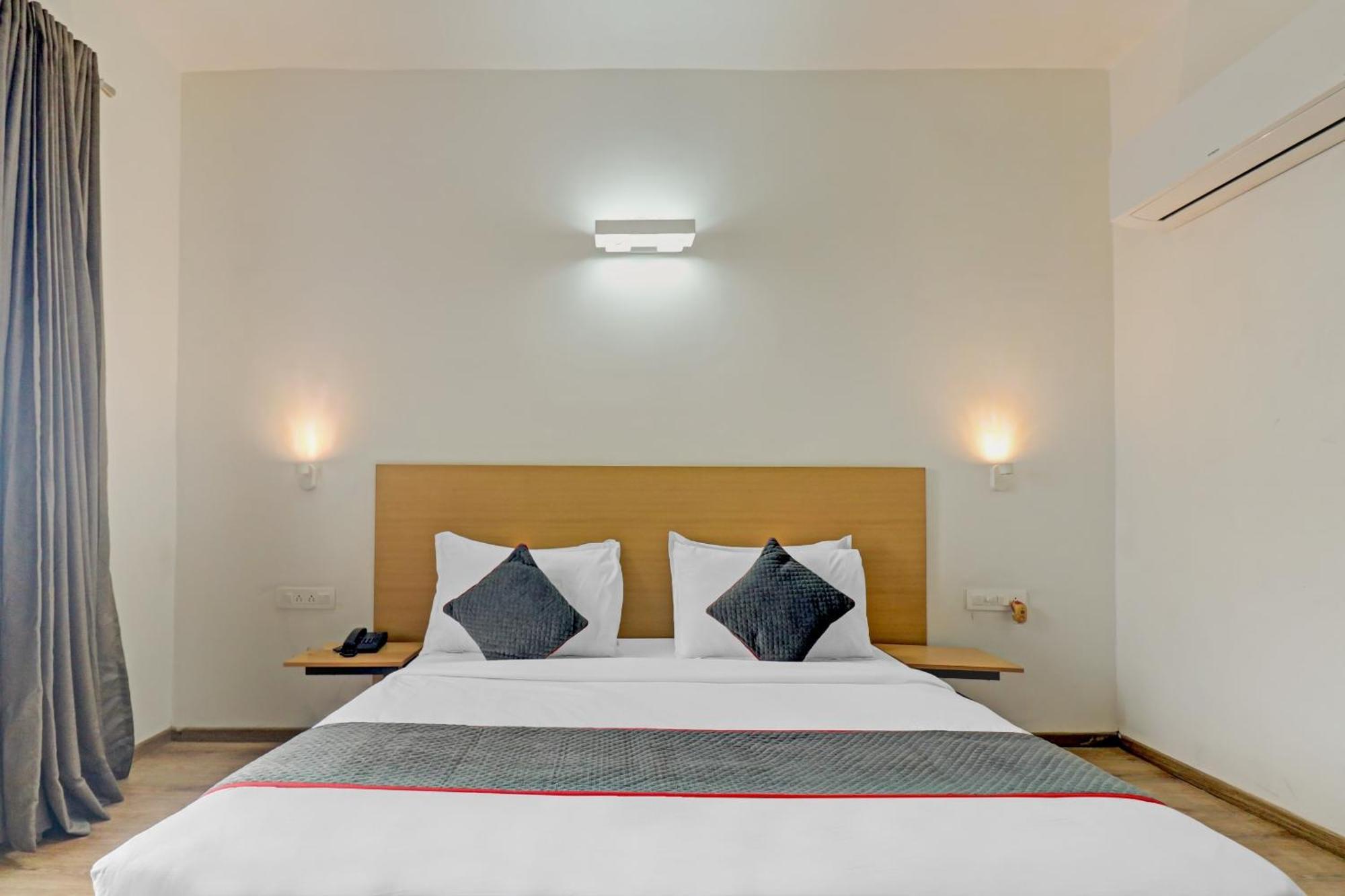 Townhouse Sector 30 Near Botanic Garden Of Indian Republic Hotel Noida Exterior photo