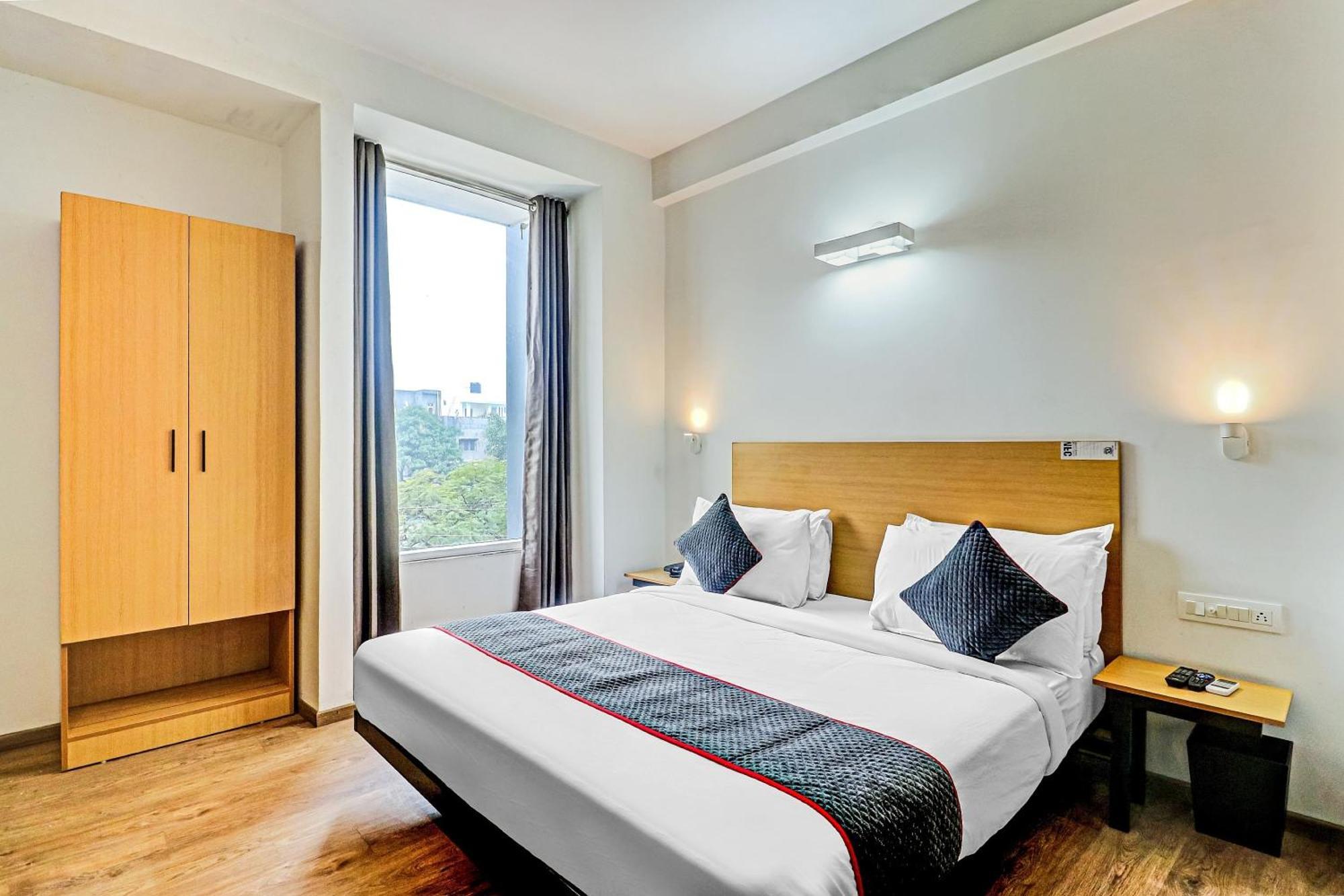 Townhouse Sector 30 Near Botanic Garden Of Indian Republic Hotel Noida Exterior photo